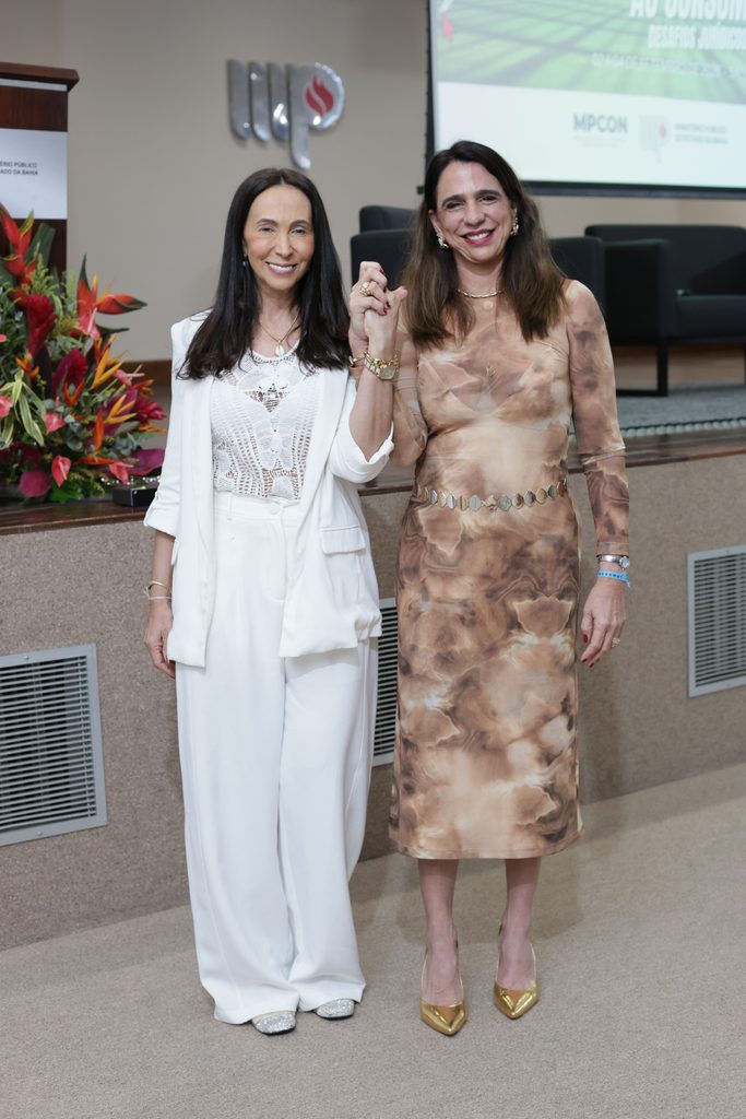 Dra. Lítia Cavalcanti toma posse como presidente da MPCON para o biênio 2026–2028